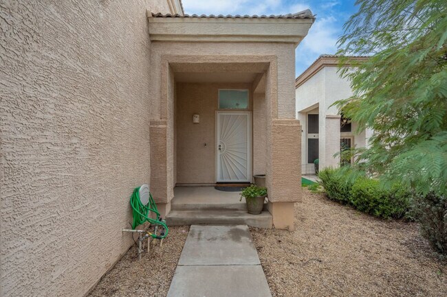 Building Photo - 13682 W Desert Flower Dr
