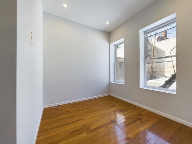 Building Photo - 137 Monticello Ave