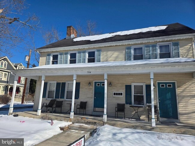 Building Photo - 504 Main St