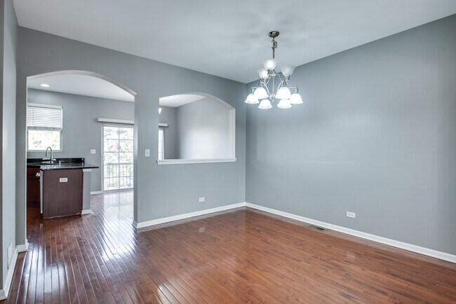 Building Photo - 417 Plaza Pl