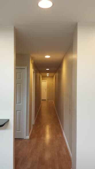 Building Photo - 430 N Washington