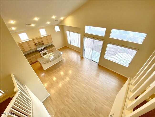 Building Photo - 290 Tayman Park Ave