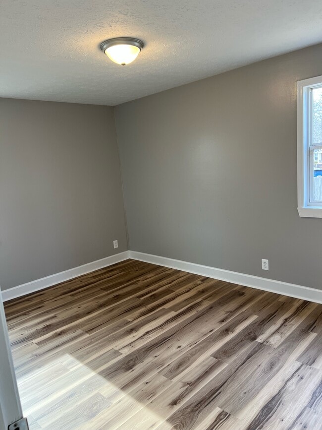 Building Photo - 119 Lakeview Dr