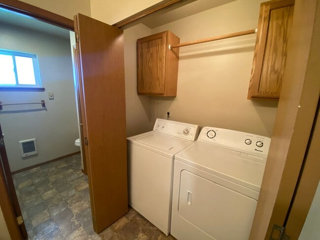 Building Photo - 1001 E 19th Ave