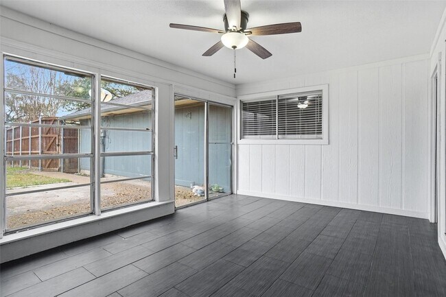 Building Photo - 1329 Mackie Dr