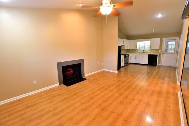 Building Photo - 253 Browning Ln