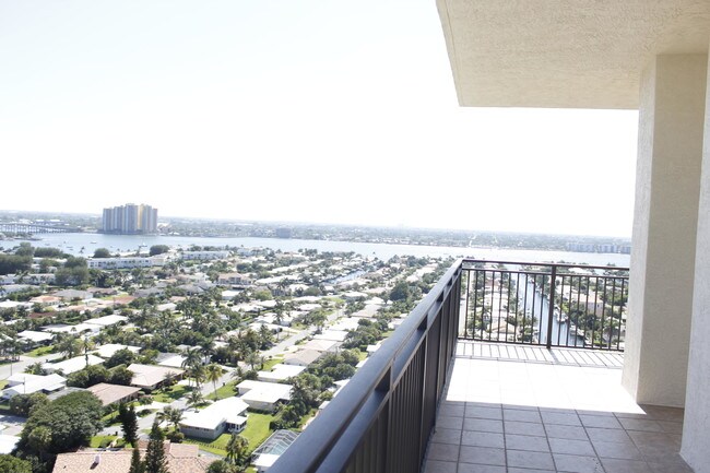 Building Photo - 3800 N Ocean Dr