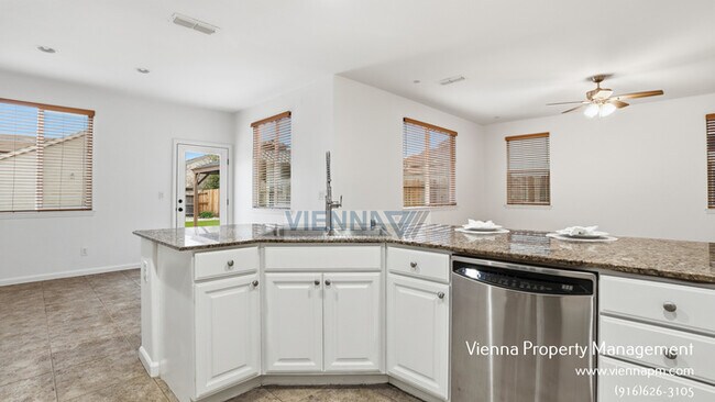 Building Photo - 3033 Ardley Dr