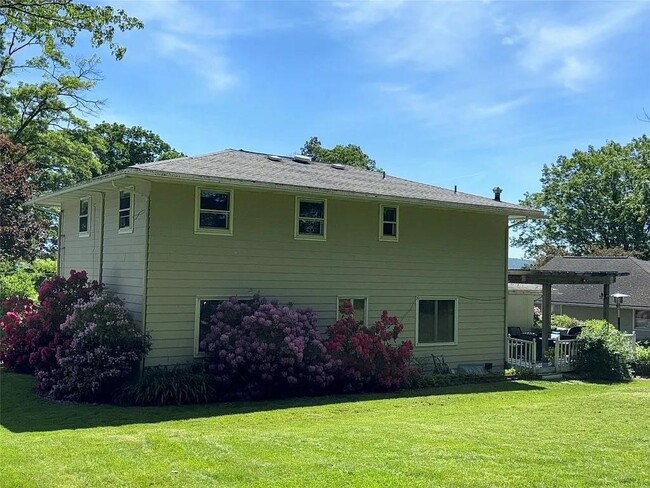 Building Photo - 7 Exeter Dr