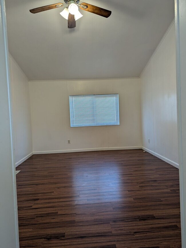 Building Photo - 3 Bedroom/2 bath Home Available Now!! Rent $1700/ Security Deposit $1700