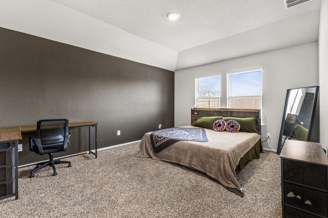 Building Photo - 4906 Karen Grn Dr