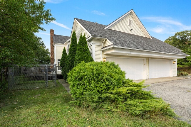 Building Photo - 321 Museum Village Rd