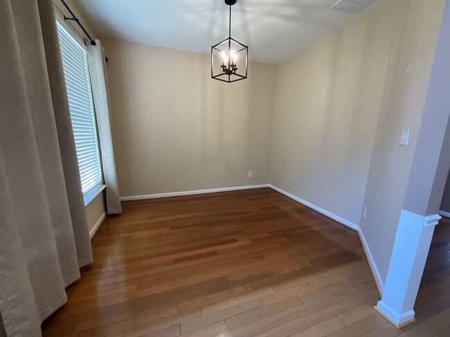 Building Photo - Half Off First Month's rent if you move in by July 31st, Spacious & Elegant 4 BR / 2.5 BA High Po...