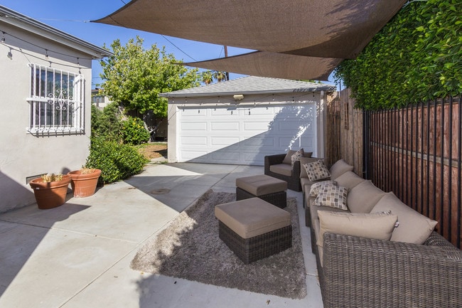 Building Photo - 1932 Carmona Ave