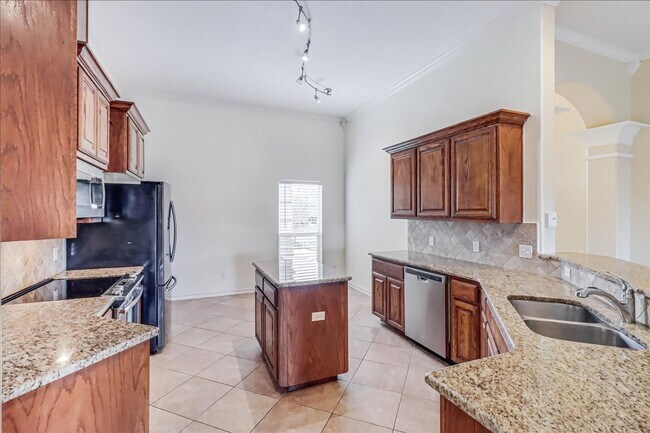 Building Photo - 5834 Aava Dr