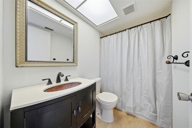 Building Photo - 2131 Ridge Rd S