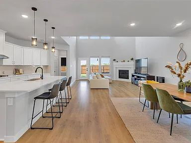 Building Photo - Beautiful 3-bedroom, 3-bath home with 2-car garage featuring an open floor plan in the heart of R...