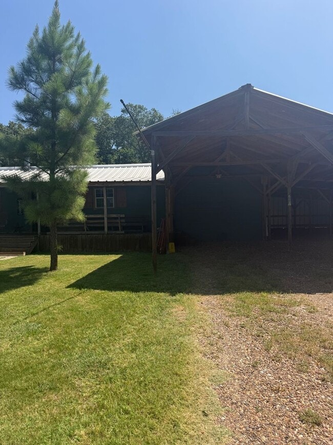 Building Photo - Beautiful 2 bedroom, 2.5 bath POOL home!!!!