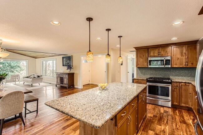 Building Photo - Single Family Home in West Linn with a Won...