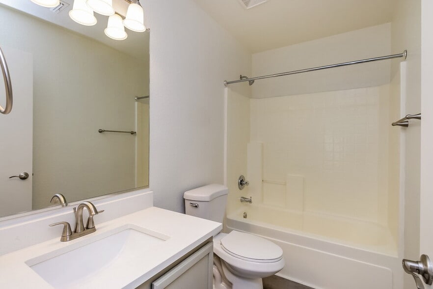 Building Photo - 3648 E Constitution Dr