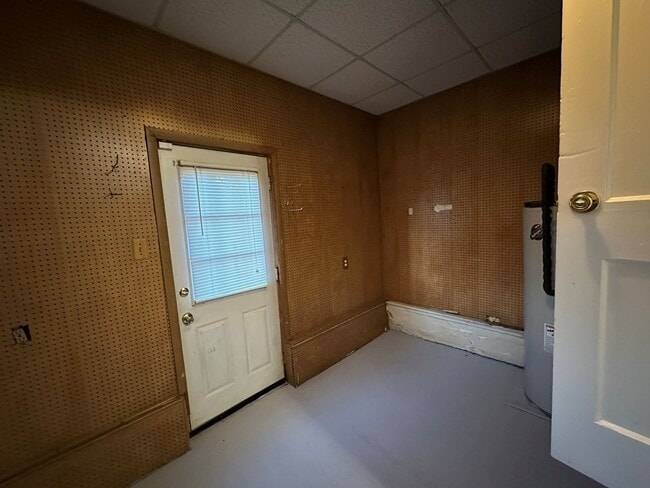 Building Photo - Rancher with Large Back Yard!