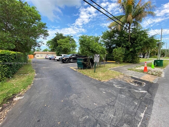 Building Photo - 4621 SW 33rd Ave