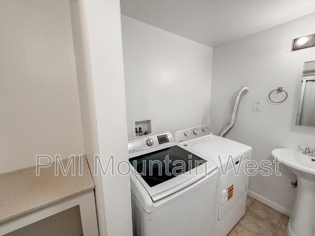 Building Photo - 698 Doren Dr