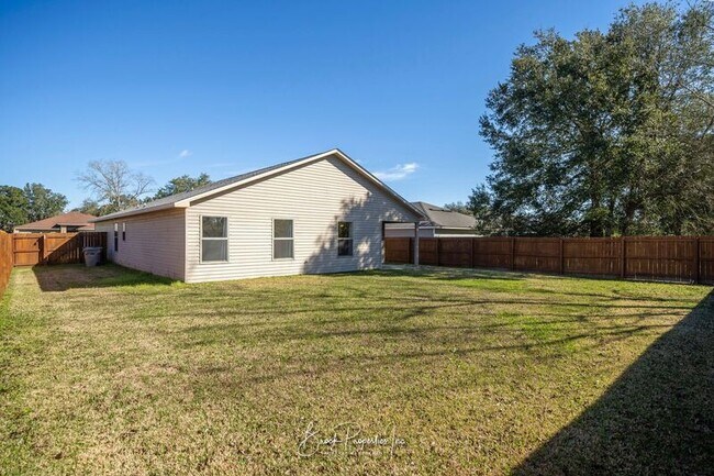 Building Photo - 711 Forgotten Creek Ln