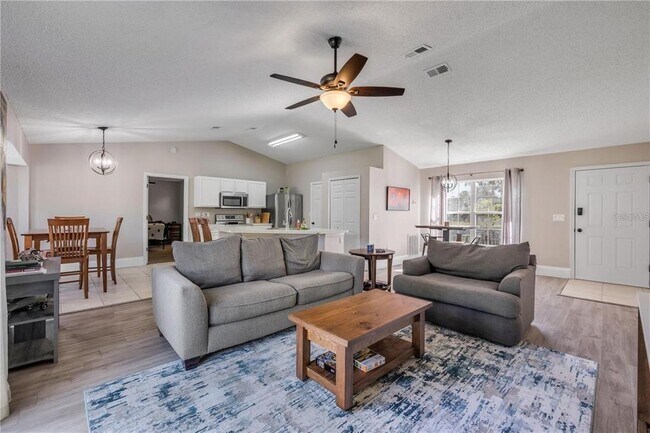 Building Photo - 2713 Needle Palm Dr