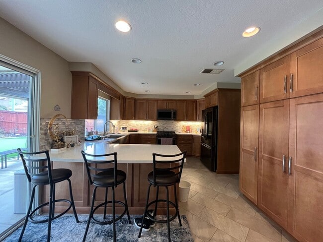 Building Photo - 40336 Cambridge St