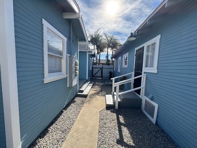 Building Photo - 485 Gaviota Ave