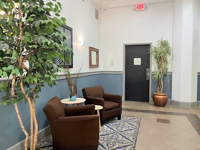 Building Photo - Beautiful 2 Bed/2 Bath Condo for Rent in D...