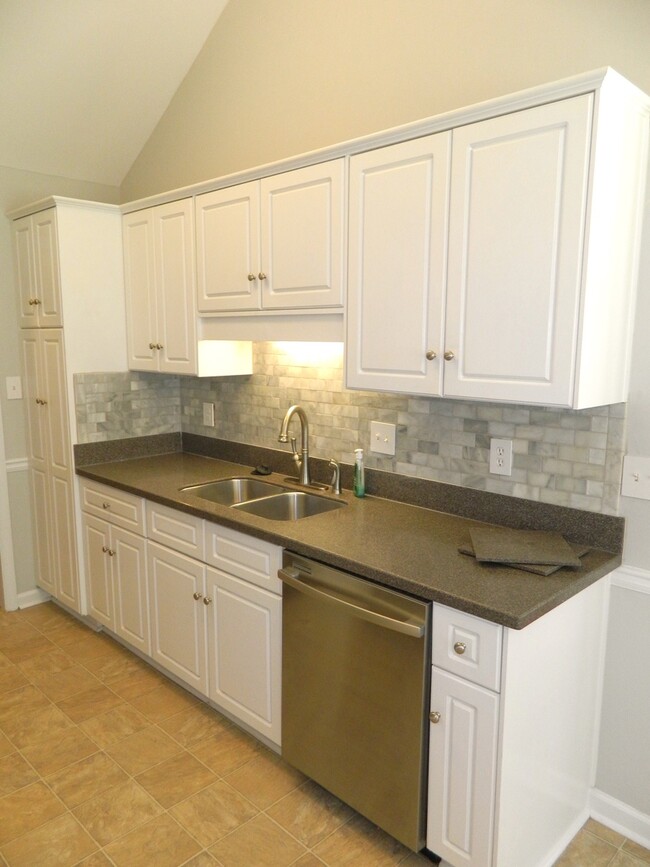 Building Photo - 1099 Maple Ridge Ct