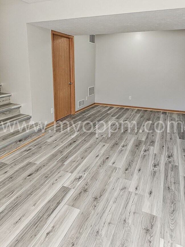 Building Photo - Gorgeous 3 Bedroom / 2 Bathroom Home | Chalco| $700 off Deposit!