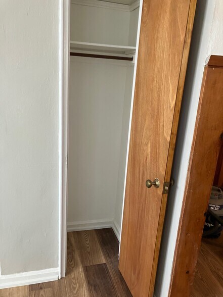 CLOSET - 4322 Schenck Ave