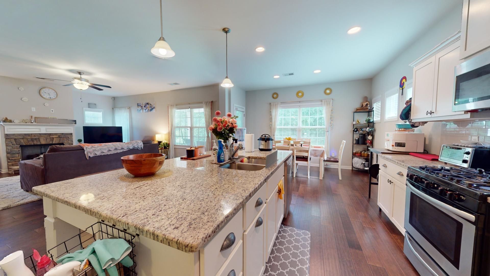 Building Photo - Very Well Maintained Home in East Richland S/D