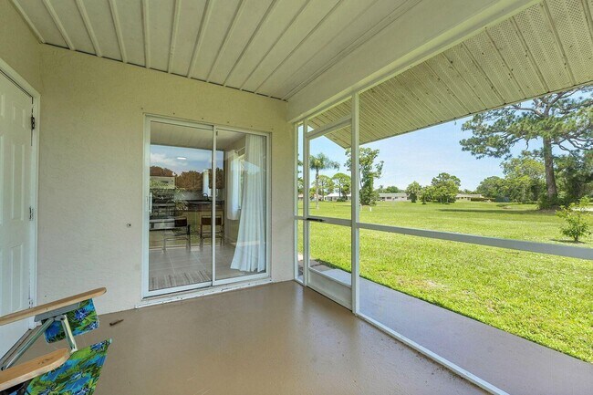 Building Photo - 2073 SE Talwood Ln