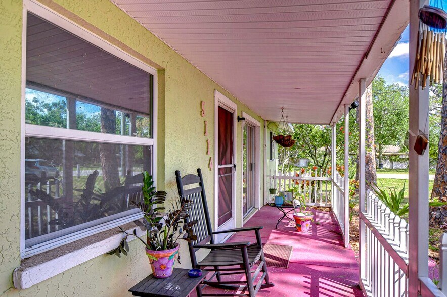 Welcome to the Lazy Manatee - the front porch is private and for your use. - 5114 33rd St E