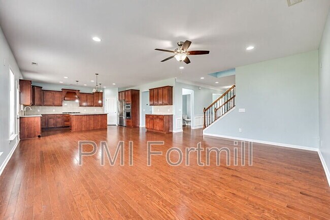 Building Photo - 1080 Crescent Moon Dr