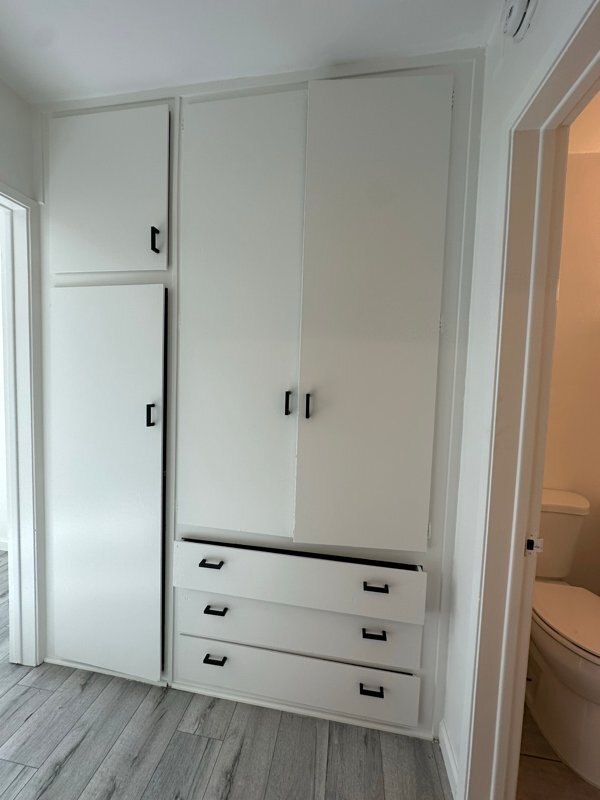 Building Photo - 7555 De Longpre Ave