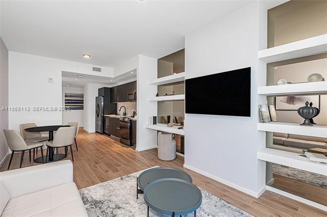 Building Photo - 398 NE 5th St