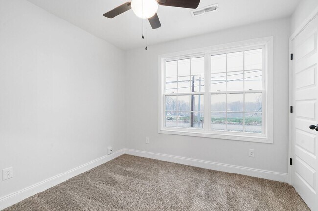 Building Photo - Pet Friendly Three Bedroom with Bonus!