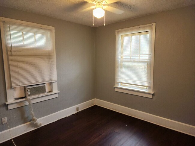 Building Photo - 1363-1363 1/2 15th St S