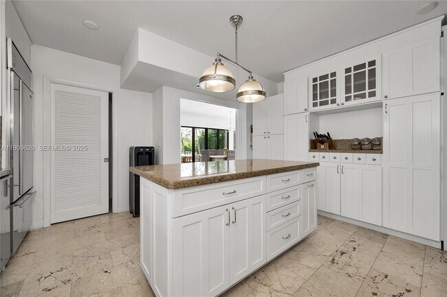 Building Photo - 201 Knollwood Dr