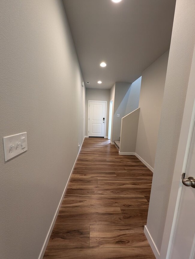 Building Photo - Pristine Bremerton 3 Bedroom Home AVAILABL...
