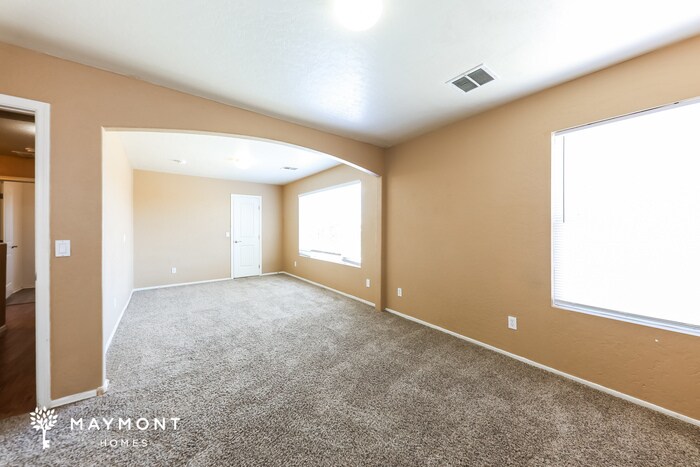 Building Photo - 15066 W Bloomfield Rd
