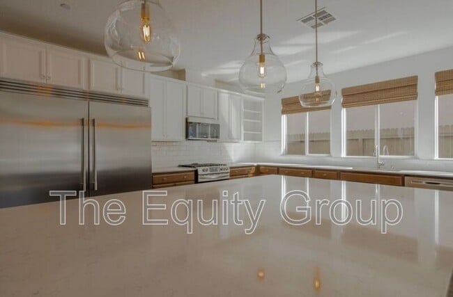 Building Photo - 145 E Taylor Ave