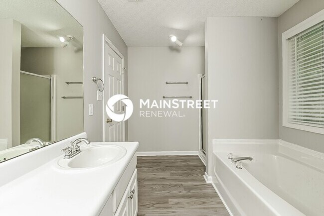 Building Photo - 4 Bedroom Pet-Friendly Home in Stockbridge...