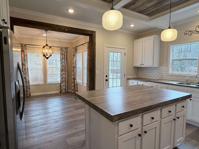 Building Photo - Immaculate Newer 3BR/2BA Brevard Home with Open Layout – Pet-Friendly