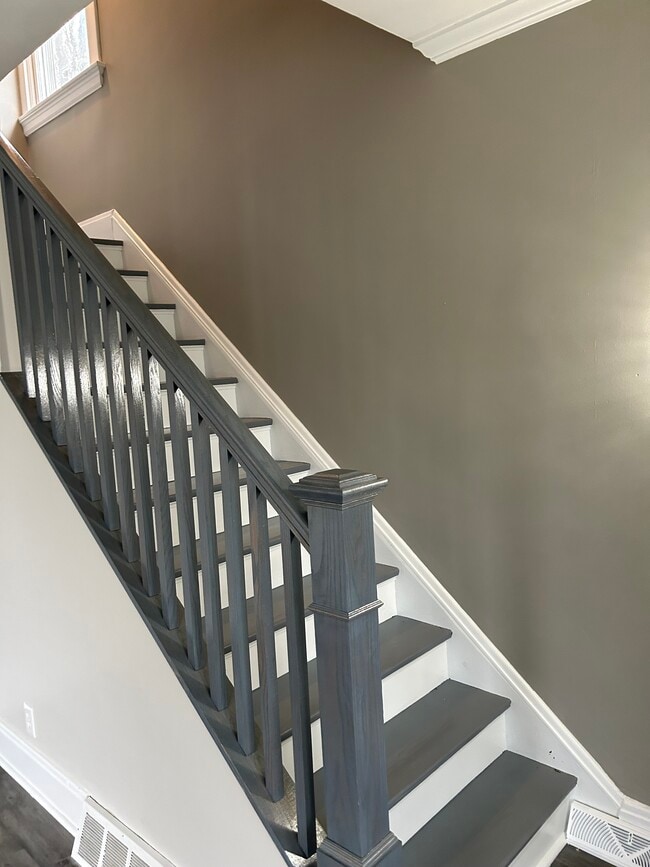 Building Photo - 2303 Center St